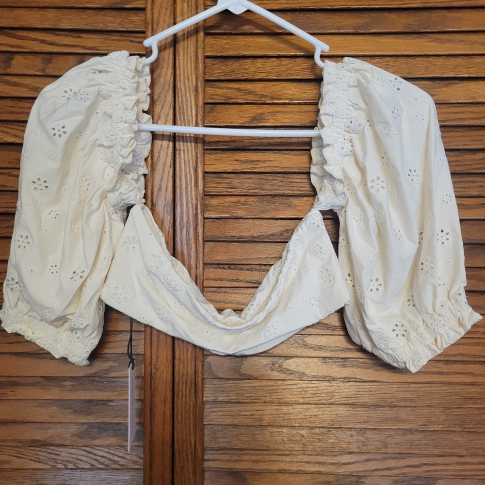 WeWoreWhat NWT Puff Sleeve Top Eyelet Size Small‎